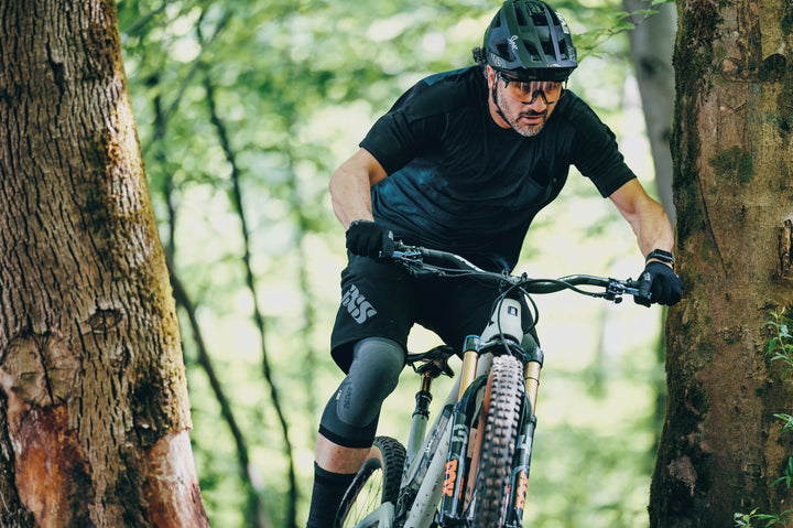 iXS Flow Light XXL Knee Guards